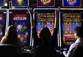 Bangladesh adult user checking 2777 bed Pragmatic Live Casino on a smartphone